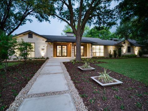 This Remodeled Ranch reborn as a Hill Country Modern in Jan Mar has some striking details, but you'll never guess who did the renovation! Ranch Style Homes Exterior Remodel, Hill Country Modern, Rambler House, Ranch House Remodel, Ranch House Exterior, Exterior House Remodel, Ranch Remodel, Ranch Exterior, Country Modern