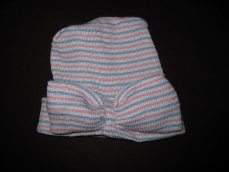 Designing Moms: Make: Newborn Hat Nicu Nursing, Newborn Hospital Hats, Easy Baby Blanket, Hat With Bow, Newborn Hats, Newborn Hospital, Baby Hospital