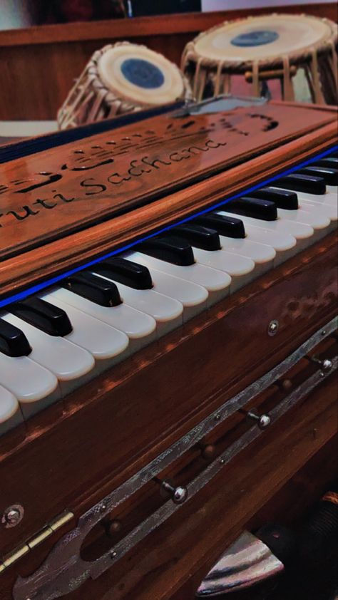 Tabla Instrument Photography, Tabla Wallpaper, Indian Music Aesthetic, Indian Classical Music Aesthetic, Classical Music Aesthetic, Instruments Photography, Classic Singers, Desi Pinterest, Ganpati Songs