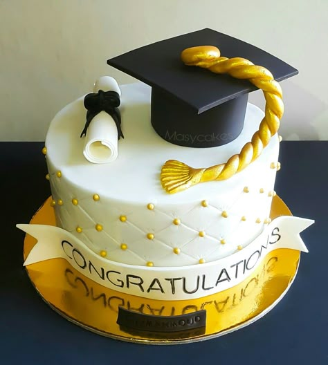 Cake For Graduation, Kindergarten Graduation Cake, Graduation Cake Ideas, Graduation Cake Designs, Congratulations Cake, Birthday Cake Write Name, Backyard Graduation Party, Graduation Party Cake, Graduation Dinner