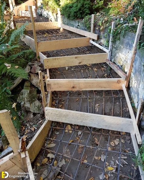 Step Garden, Sloped Backyard Landscaping, Landscape Stairs, Sloped Backyard, Garden Stairs, Modern Backyard Landscaping, Outdoor Steps, Garden Steps, Outdoor Stairs