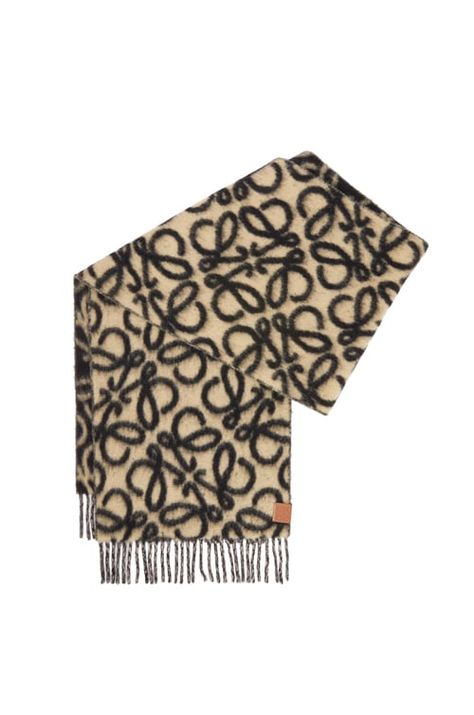 Anagram scarf in alpaca and wool Beige/Black - LOEWE Loewe Scarf Outfit, Loewe Scarf, Scarf Outfit, Luxury Style, Double Face, On The Side, Scarf Shawl, Alpaca, Me Too Shoes