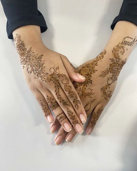 Not the best lighting but I loved this party henna 😍 Inspo @emaarts_ @sbd.designs Cone @summaiya_hennashop @henna_by_summaiya . . . . . . . . . . #henna #hennaartist #mehndilove #hennalove #mehndidesign #brown #muslim #hennawedding #birminghamhennaartist #partyhenna #bridalhenna #hennasimple #culture #eidinspo #eidhenna #satisfying #eid2024 #hennainspire #hennainspo #hennadesign #hennaart Sbd Designs, Party Henna, Brown Henna, Henna Inspo, Eid Henna, Henna Artist, Bridal Henna, Henna Art, Henna Design