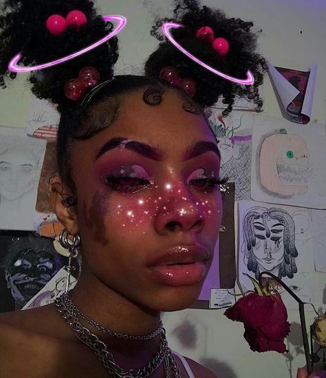 Sun Child, Alien Makeup, Afro Punk Fashion, Space Makeup, Edgy Girls, Alien Aesthetic, Bold Makeup Looks, Alien Costume, Rave Makeup