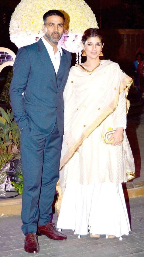 Akshay Kumar And Twinkle, Akshay Kumar Style, Reception Entertainment, Twinkle Khanna, 90s Bollywood, Bollywood Photos, Akshay Kumar, Jacqueline Fernandez, Silver Fox