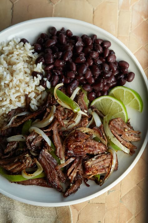 Cuban Crispy Shredded Beef Vaca Frita Recipe, Crispy Shredded Beef, Cuban Dishes, Cuban Cuisine, Beans And Rice, Hispanic Food, Shredded Beef, Cuban Recipes, Caribbean Recipes