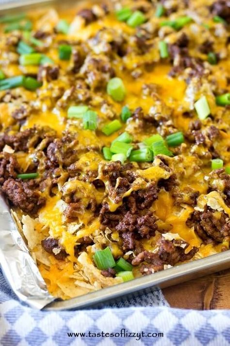 Use crushed tortilla chips and leftover taco meat for this simple Tortilla Chip Mexican Pizza. Serve with fresh salsa and a dollop of sour cream for a quick family meal. Taco Chips, Tomatoe Sauce, Recipe Ground Beef, Leftover Taco Meat, Easy Make Ahead Appetizers, Tortilla Chip, Quick Family Meals, How To Make Tortillas, Mexican Salads