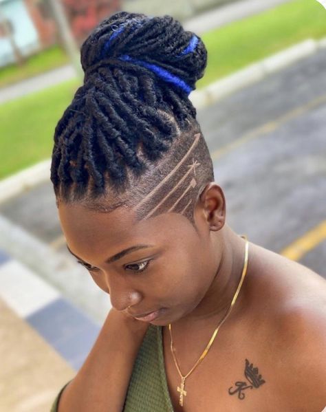 Faux Hawk Haircut, Box Braids Shaved Sides, Hawk Haircut, Aesthetic Surgeon, Haircut Design, Braids With Shaved Sides, Short Hair Designs, Short Shaved Hairstyles, Shaved Side