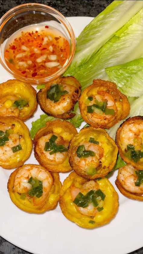 Banh Khot Recipe, Vietnamese Shrimp Toast, Banh Khot, Vietnamese Pancakes, Vietnamese Shrimp, Recipe Sauce, Shrimp Toast, Cultural Food, Food Tour