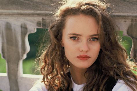 Bernard Leloup Young Vanessa Paradis, Lily Depp, Yellow Paint, Vanessa Paradis, French Beauty, French Actress, Lily Rose Depp, Last Fm, Lily Rose