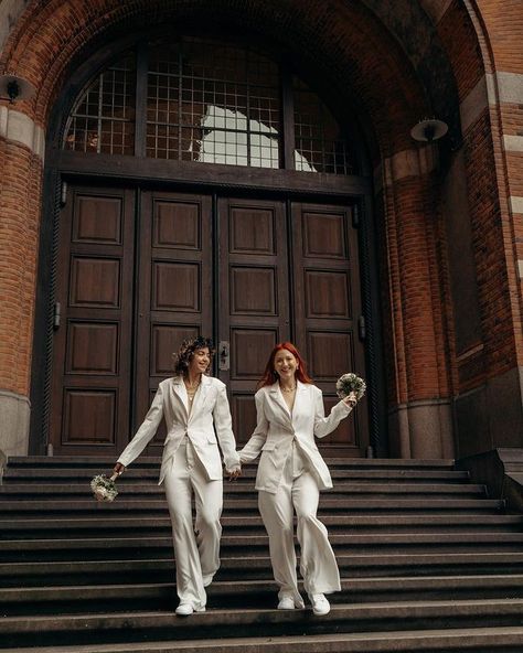 Queer Women Wedding, Non-binary Wedding, Enby Wedding Outfit, Wlw Wedding Suit, Wlw Wedding Photos, White Suit Women Wedding, Wlw Marriage, Wlw Wedding Aesthetic, Lesbian Wedding Suit