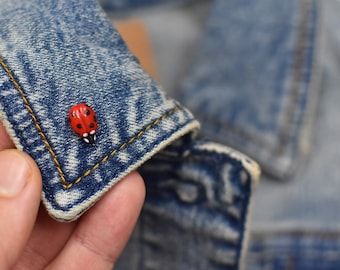 Beaded Ladybug Brooch / Handmade Embroidery brooch / Cute | Etsy Paint Ladybugs, Ladybug Valentines, Clay Ladybug, Ladybug Brooch, Ladybug Jewelry, Lady Beetle, Spring Jewelry, Cold Porcelain, Metal Base