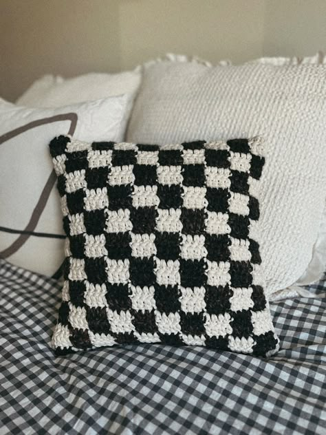 Black And White Crochet Ideas, Pillow Case Crochet, Crochet Pillow Case Pattern, Crochet Pillow Case, Crochet Pillow Cases, Home Decor Crochet, Crochet Wallet, Crochet Decor, Crafts Crochet