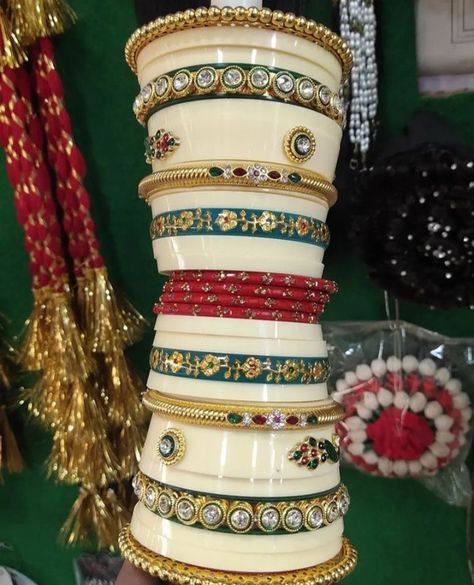 Rajputi Bangles, Rajasthan Jewellery, Dubai Wallpaper, Rajput Jewellery, Rajasthani Jewellery, Jewelry Room, Hair Style On Saree, Jewellery Bangles, Rajasthani Dress