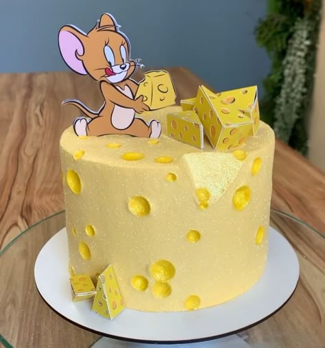 Cartoon Cakes For Kids, Cartoon Character Cake, Tom And Jerry Cake, Piggy Cake, Cartoon Birthday Cake, Tom Et Jerry, Cookie Monster Birthday, Baby Birthday Invitations, Beautiful Cake Stands