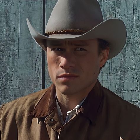 heath ledger as ennis del mar in brokeback mountain (2005) Ennis And Jack, Ennis Del Mar, Jack Twist, Heart Mountain, Ang Lee, Brokeback Mountain, Donnie Darko, Mountain Wallpaper, Heath Ledger