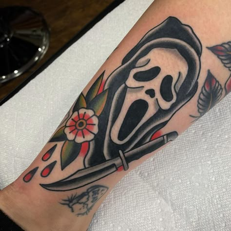 Scream Tattoo Ideas, Scream Tattoos, Traditional Tattoo Halloween, Ghostface Tattoo, Scream Tattoo, Halloween Tattoo Ideas, Traditional Tattoo Inspiration, Movie Design, Armband Tattoos