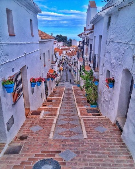 Mijas (Málaga) 😍  Andalucia, Spain 🔔 Please Follow @andalucia.online 👍 Like 💙 Comment 📝 🔴TAG someone you would take with!  repost @manelpo… Malaga Aesthetic, Nerja Spain Aesthetic, Malaga Spain Photo Ideas, Mijas Spain, Nerja Spain, Spain Aesthetics Malaga, Malaga Cathedral, Andalucia Spain, Spain Aesthetic