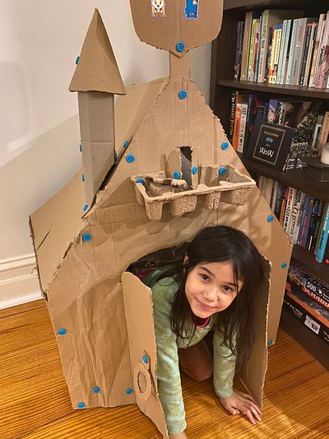 Makedo Cardboard Ideas, Makedo Cardboard Projects, Makedo Ideas, Cardboard Carnival, Toddler Home Activities, Cardboard Forts, Library Christmas, Cardboard Construction, Happy Hollow