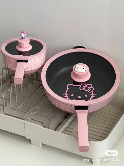 Hello Kitty Interior, Hello Kitty Kitchen Appliances, Hello Kitty Appliances, Girly Kitchen, Beautiful Kitchenware, Hello Kitty Kitchen, Hello Kitty Bedroom, Hello Kitty Rooms, Hello Kitty Friends