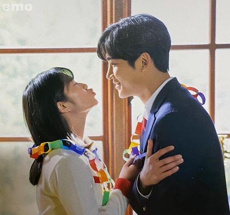 Extraordinary You Kiss Scene, Extraordinary You, Kim Young-dae, Sf9 Rowoon, Extraordinary Moments, Wedding Picture Poses, Korean Drama Movies, Tv Couples, Romantic Drama