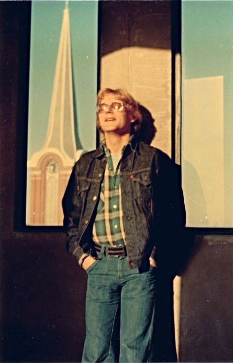 34 Cool Snaps That Defined the 1970s Men's Fashion ~ vintage everyday Mens 70s Fashion, 1970s Mens Fashion, Cool Snaps, 1970s Outfits, Wide Flare Jeans, 70s Fashion Men, 60s Outfits, 70s Mens Fashion, Aesthetic 70s