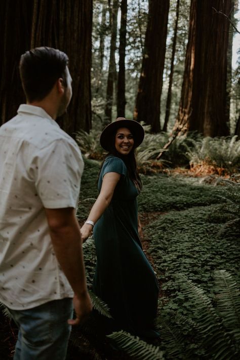 Pre Wedding Photoshoot Hill Station, Redwood Couple Photoshoot, Forest Couple Photography, Redwood Forest Photoshoot, Couples Photoshoot In Forest, Forest Couple Photoshoot Moody, Wood Couple Photoshoot, Hill Station Photography Ideas Couple, Couple Photoshoot In The Woods