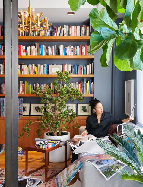 Tour This Art-Filled New York Family Home | Architectural Digest Sarah Sze, Saarinen Table, Colin King, Living Room Tv Unit, Office Nook, Oak Side Table, Home Library, Living Room Tv, Grey Walls