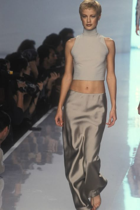 Donna Karan - Spring 1996 RTW Minimal Outfit Winter, Outfits 2000s, 90s Runway Fashion, Runway Outfits, Basic Skirt, Outfit Inspo Fall, Professional Outfits, Model Life, Donna Karan