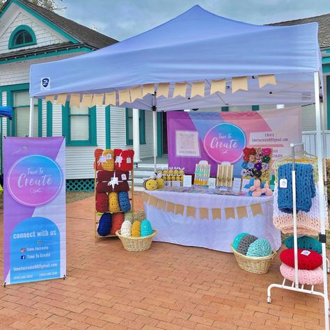 Market Booth Decoration, Craft Fair Blanket Display, Booth Table Setup, Market Stall Decoration Ideas, Stall Decorations For Fair, Fair Stall Decorations Ideas, Dekor Stand Bazar Sekolah, Stall Decor Ideas, Hiasan Stand Bazar Sekolah