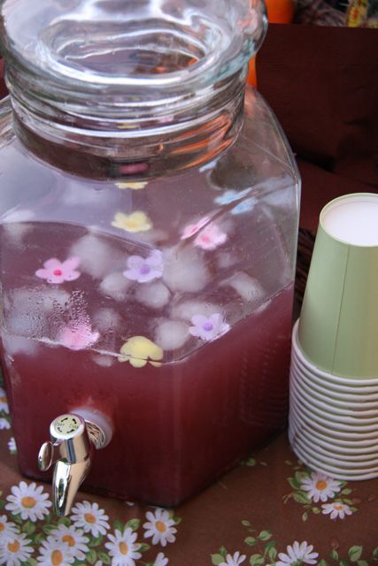 Lavender Lemonade (made with our backyard lemons and lavender). Fairy Drinks For Kids, Fairy Party Drinks, Fairy Punch Recipe, Fairy Mocktails, Fairy Lemonade, Fairy Punch, Fairy Drinks, Fairy Treats, Faerie Party