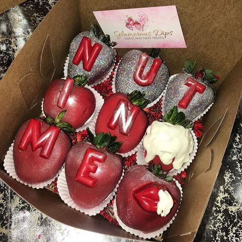 🧁Glamorous.Dips on Instagram: “NUT IN ME strawberries #glamorousdips #strawberries #red #love #detroitbaker #farmingtonhillsbaker #sweetestday #yum #freaky” Nut In Me Strawberries, Man Bouquet, Valentines Weekend, 21st Party, Red Chocolate, Romantic Birthday, Chocolate Covered Treats, Valentine Desserts, Junk Food Snacks