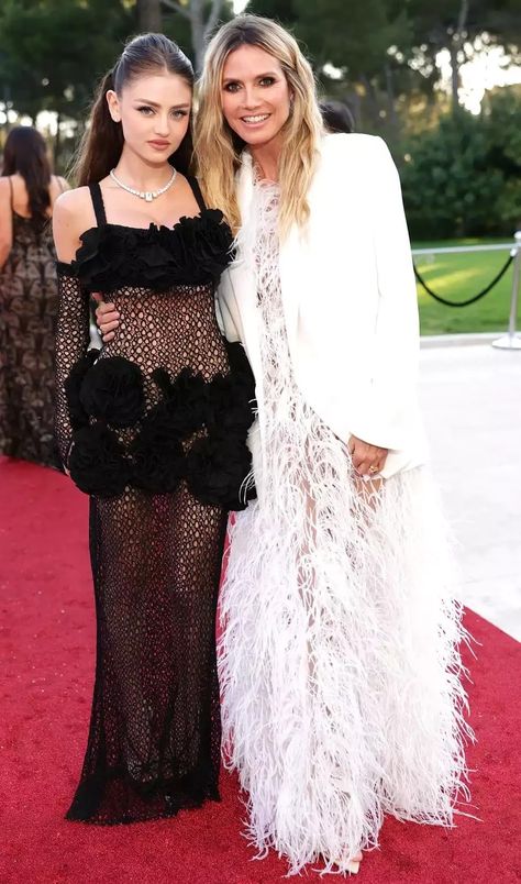 Heidi Klum and daughter Leni Klum Heidi, Selena Gomez Hair, Leni Klum, Nail It, Carpet Looks, Design Clothes, Mother And Daughter, Tokio Hotel, Mom Daughter