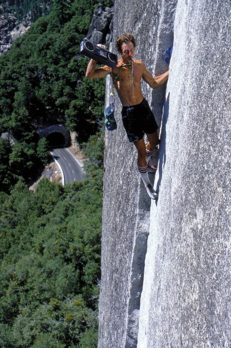 Yosemite's Golden Days (in Photos) Rock Climbing Aesthetic, Yosemite Climbing, Free Climb, Sport Climbing, Adventure Aesthetic, Rock Climbers, Mountain Climbing, Photo Vintage, Break Dance