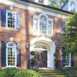 On Second Thought Georgian Style Homes, Black Shutters, Georgian Architecture, Atlanta Homes, Georgian Homes, Country Style Homes, Country House Decor, Brick House, House Designs Exterior