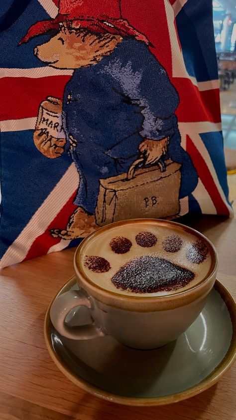 Paddington Theme Party, Paddington Bear Aesthetic, London Fall Aesthetic, Paddington Aesthetic, London Aesthetic Summer, London Life Aesthetic, Cozy London, Coffee In London, London Core