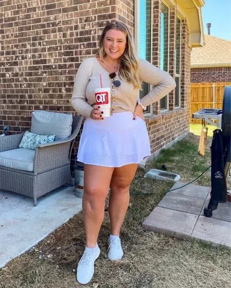 Plus Size Athletic Skirt Outfit, Curvy Tennis Skirt Outfit, White Tennis Skort Outfit, White Tennis Skirt Outfit Midsize, White Tennis Skirt Outfit Plus Size, Tennis Skirt Plus Size Outfit, Skort Outfit Plus Size, Plus Size Tennis Outfit, Court Rival Skirt Outfit