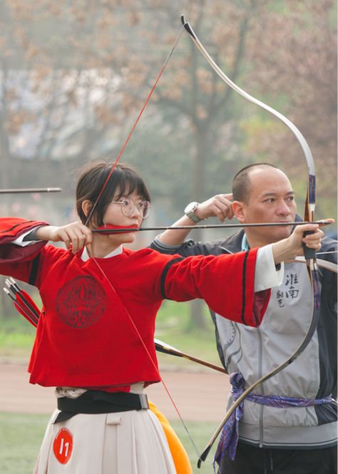 2019 Anhui Province Chinese Traditional Archery Competition (Huainan s – ArcheryMax Archery Aesthetic Outfit, Bow Reference Pose, Archery Uniform, Archery Reference, Drawing Posture, Girl Archer, Archery Photography, Archery Poses, Horseback Archery