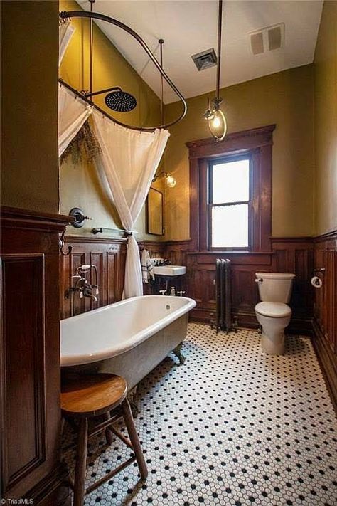 Old Fashioned Bathroom, Craftsman Bathroom, Winston Salem North Carolina, Office Paint, Office Color, Wall Colour, Victorian Bathroom, Bad Inspiration, Casas Coloniales