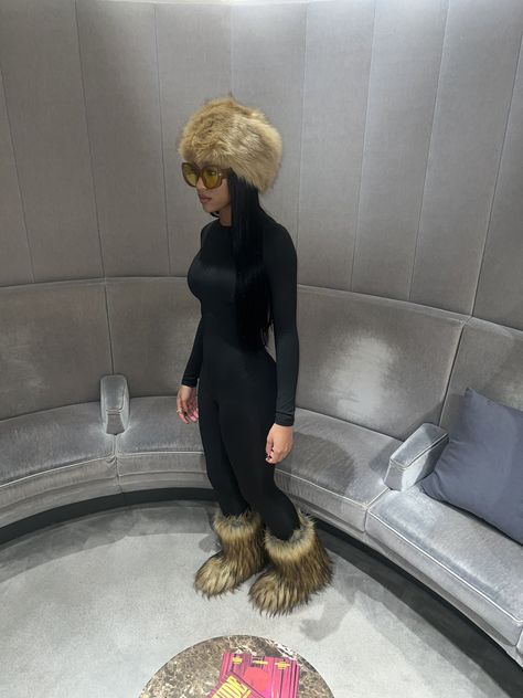 Cabin Trip Outfit, Fur Hat Outfit, Elegant Black Prom Dresses, Fur Boots Outfit, Cabin Outfit, Ski Trip Outfit, Punk Style Outfits, Black Boots Outfit