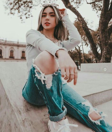 Foto Karen Torres, Youtubers, Tik Tok, Mom Jeans, Iphone, Quick Saves