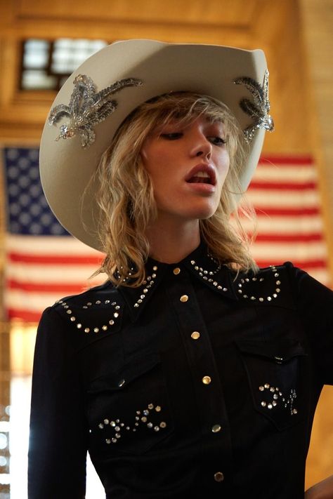 Cora Keegan, Styled By, Cowboy Fashion, Western Glam, Cowboy Aesthetic, Cowgirl Fashion, Wilde Westen, Urban Cowboy, Looks Country