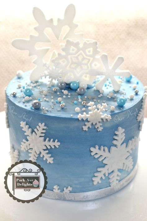 Winter Cake Designs Birthday, Snow Birthday Cake, Snow Theme Cake, Snow Cake Ideas, Winter Snowflake Cake, Winter Wonderland Sheet Cake, Snowflake Smash Cake, Snow Themed Cake, Snow Cake Birthday