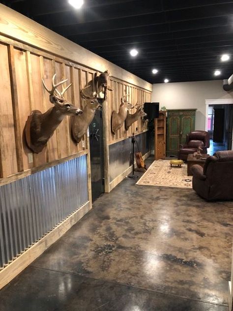 Finished Rustic Basement Ideas, Bedroom Deer Mount, Country Man Cave Ideas, Country Garage Interior, Rustic Mancave Ideas, Man Cave Country Style, Rustic Shop House Interiors, Cabin Style Basement, Western Garage Ideas