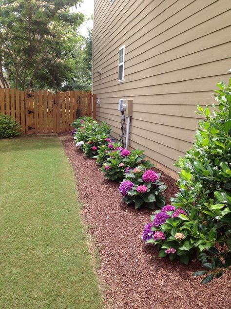 20+ PLAIN FRONT YARD LANDSCAPING IDEAS FOR YOUR GARDEN SPACE #yard #gardening #gardeningideas Landscape Tips, Cheap Landscaping Ideas, Side Yard Landscaping, Have Inspiration, Home Landscaping, Front Yard Garden, Landscaping Tips, Beautiful Backyards, House Landscape