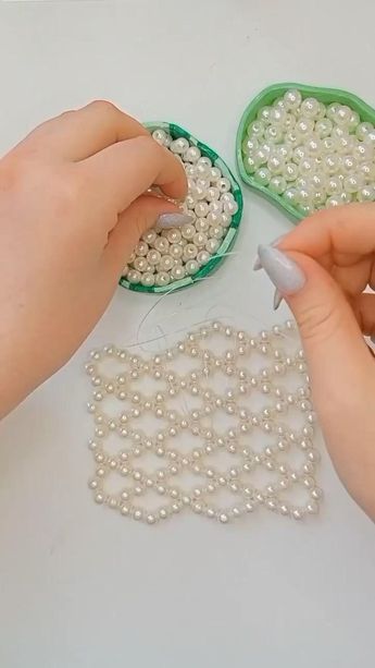 Bead Making Tutorials, Tea Cosy Knitting Pattern, Hand Beaded Bag, Off Line, Ankle Bracelets Diy, Sac Diy, Bead Weaving Tutorials, Diy Bag Designs, Diy Bags Patterns