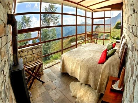 Choose Between These Best Honeymoon Resorts In India For Your Romantic Vacation. A Stay At These Resorts Will Be The Best Gift You Can Give To Your Spouse. Best Honeymoon Resorts, Unusual Hotels, Amazing Hotels, Honeymoon Resorts, Eco Travel, Romantic Retreat, Best Honeymoon, Cottage Interior, Mountain Living