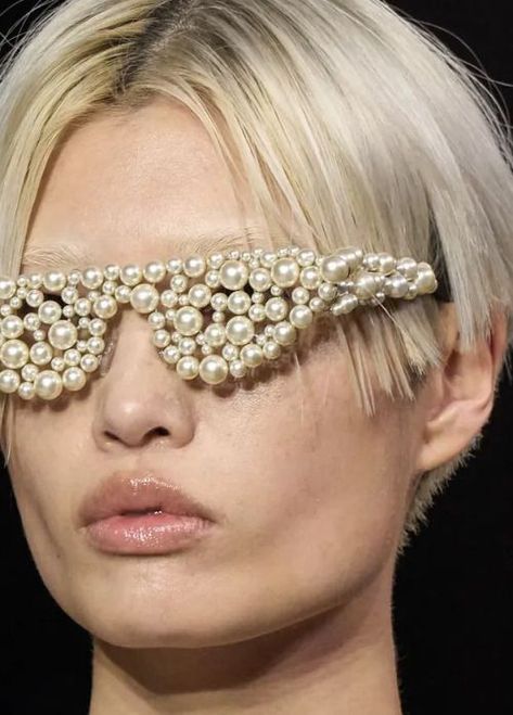 Pearls Aesthetic, Balmain Couture, Paint Aesthetic, Edgy Bridal, Street Style Jewelry, Gemini Art, Edgy Wedding, Chanel Runway, Fashion Technology