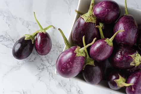 How to Store Eggplant the Right Way—Whether Whole, Cut, or Cooked How To Store Eggplant, Freezing Eggplant, Stuffed Vegetables, Deep Pantry, Entertaining Dinner, Vegetable Crisps, Helpful Hacks, Veggie Noodles, Kitchen Skills