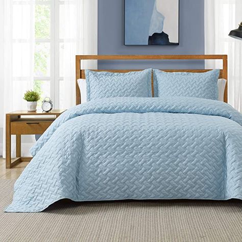 Light Blue Bedspread, Alternative Room Aesthetic, Teal Bedspread, Alternative Room, White Bedspread, Bed Coverlet, Blue Bedspread, White Bedspreads, King Size Beds